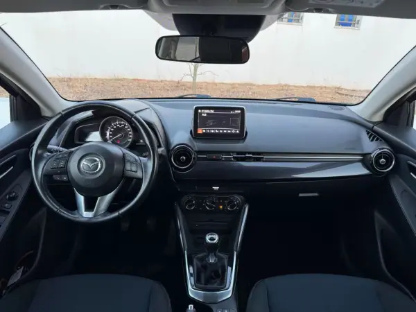 Mazda 2 2015 - 11950 EUR, 60000 km - 60000km - foto 13 de 27