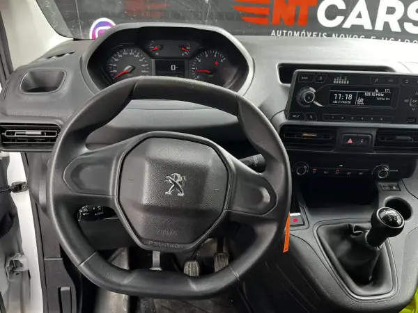 Peugeot 2020 - 11900 EUR, 158578 km - AUTO.MOTO.pt - 158578km - foto 4 de 10
