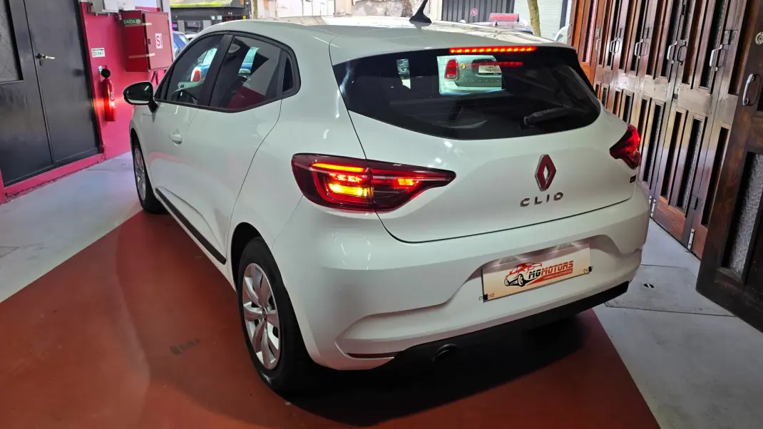 Renault Clio VAN 1.5 Blue DCi AIR NAV 2020 - 14220 EUR, 90991 km - AUTO.MOTO.pt - 90991km - foto 6 de 46