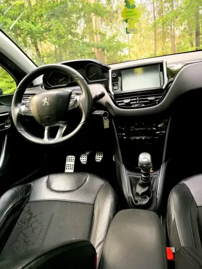 Peugeot 208 2012 - 8990 EUR, 124000 km - AUTO.MOTO.pt - 124000km - foto 14 de 25
