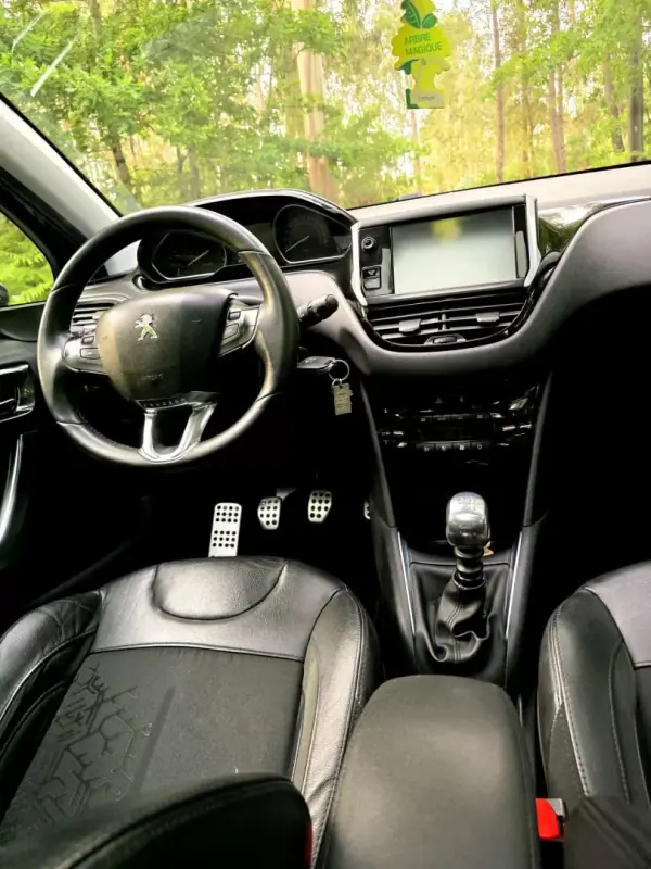 Peugeot 208 2012 - 8990 EUR, 124000 km - AUTO.MOTO.pt - 124000km - foto 14 de 25
