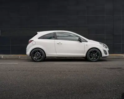 Opel Corsa 2014 - 8990 EUR, 139000 km - AUTO.MOTO.pt - 139000km - foto 5 de 44