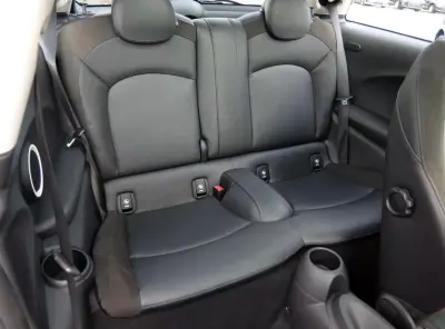 MINI Cooper 2016 - 15750 EUR, 148000 km - AUTO.MOTO.pt - 148000km - foto 12 de 20