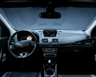 Renault Mégane 2014 - 9500 EUR, 220000 km - AUTO.MOTO.pt - 220000km - foto 21 de 28