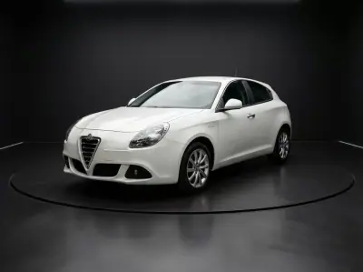 Alfa Romeo Giulietta 2011 - 9990 EUR, 177008 km - AUTO.MOTO.pt - 177008km - foto 3 de 18