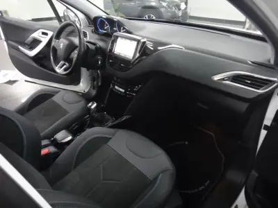 Peugeot 2008 2019 - 11250 EUR, 90000 km - AUTO.MOTO.pt - 90000km - foto 25 de 32