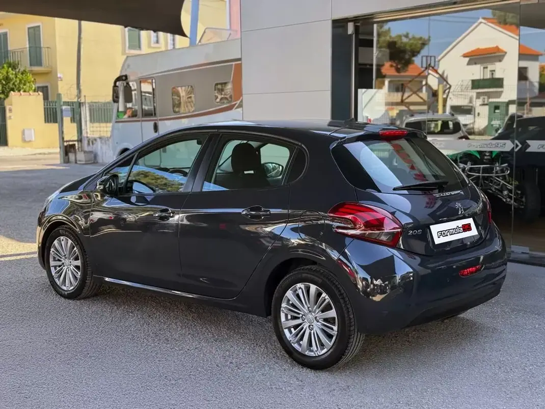 Peugeot 208 2019 - 11900 EUR, 151021 km - AUTO.MOTO.pt - 151021km - foto 3 de 21
