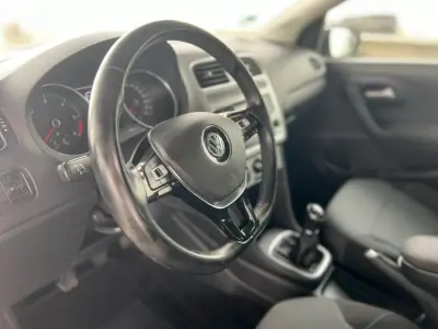 Volkswagen Polo 2014 - 8750 EUR, 147250 km - AUTO.MOTO.pt - 147250km - foto 7 de 12