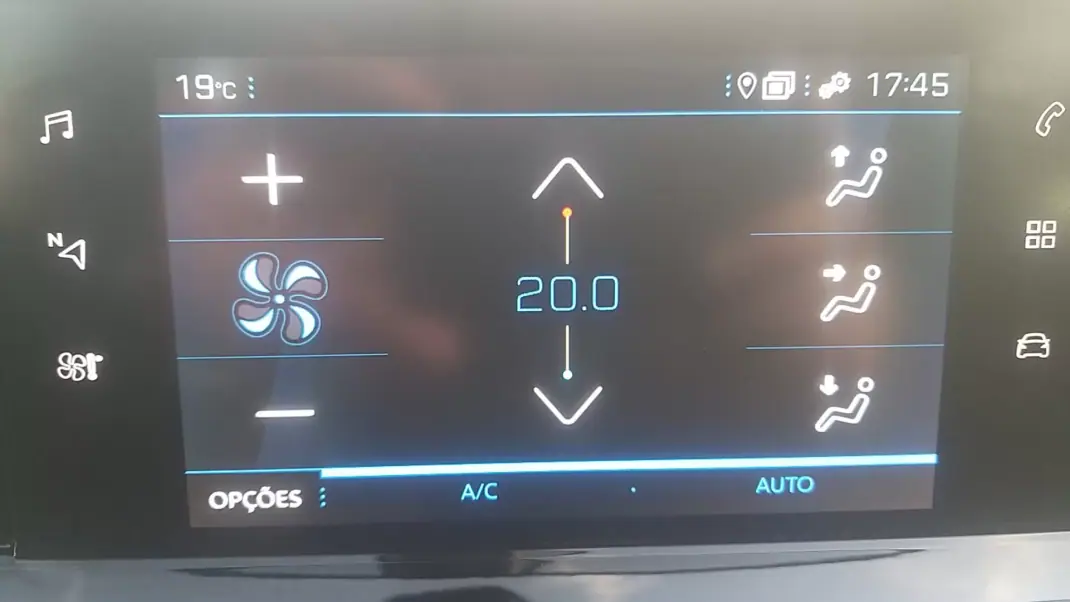 Peugeot 2008 2023 - 18250 EUR, 30000 km - AUTO.MOTO.pt - 30000km - foto 39 de 44