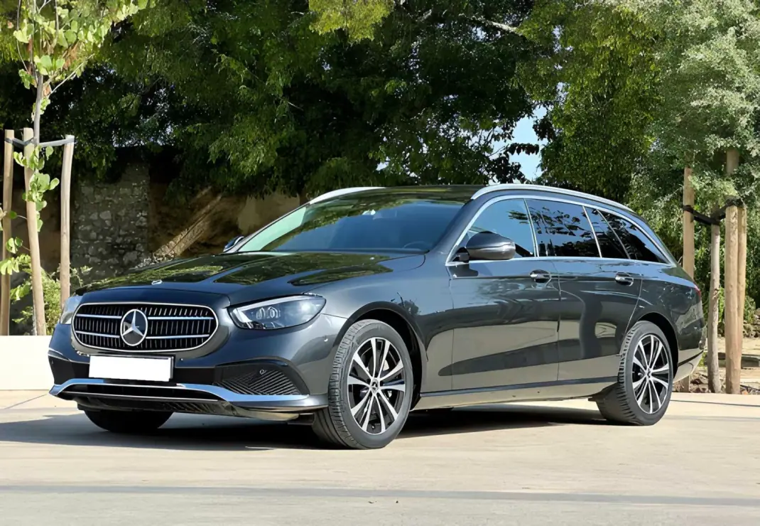 Mercedes-Benz E 300 2020 - 33900 EUR, 120000 km - AUTO.MOTO.pt - 120000km - foto 1 de 10