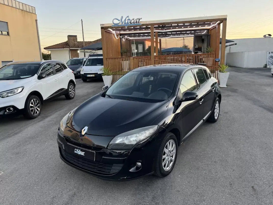 Renault Mégane 2011 - 6750 EUR, 234000 km - AUTO.MOTO.pt - 234000km - foto 33 de 34