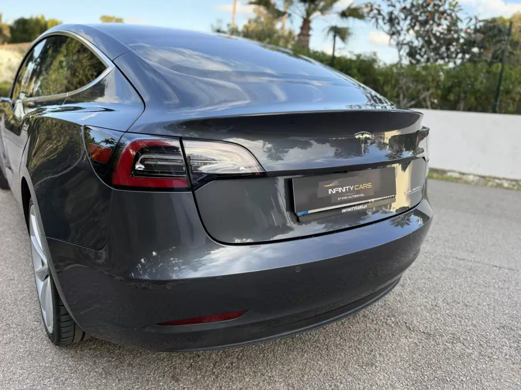 Tesla Model 3 2019 - 24999 EUR, 60000 km - AUTO.MOTO.pt - 60000km - foto 10 de 17