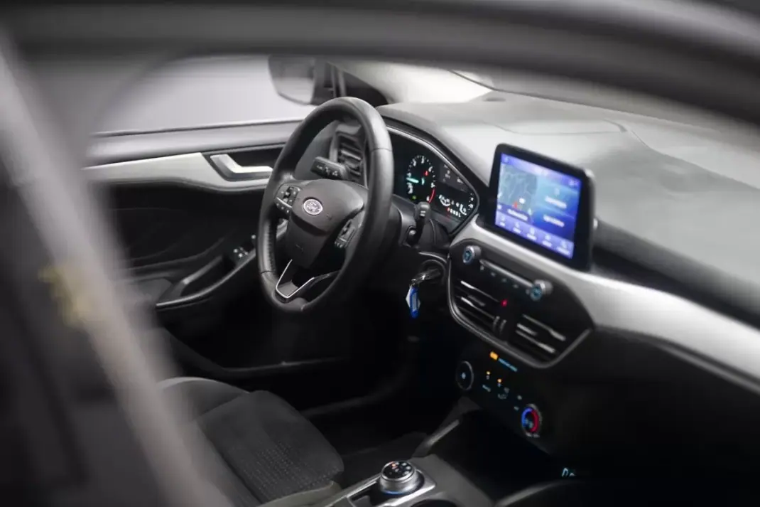 Ford Focus 2021 - 13850 EUR, 196506 km - AUTO.MOTO.pt - 196506km - foto 23 de 42