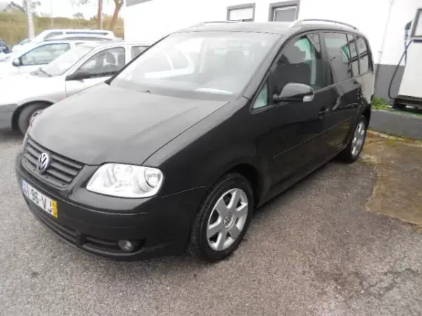 Volkswagen Touran 2003 - 7500 EUR, 303400 km - AUTO.MOTO.pt - 303400km - foto 3 de 11
