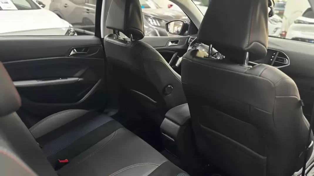 Peugeot 308 2019 - 14900 EUR, 50000 km - AUTO.MOTO.pt - 50000km - foto 17 de 51