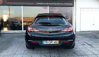 Opel Astra GTC 2014 - 10990 EUR, 196905 km - AUTO.MOTO.pt - 196905km - foto 4 de 14