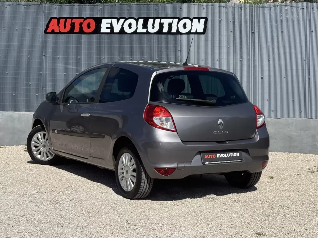 Renault Clio 2009 - 5950 EUR, 110000 km - AUTO.MOTO.pt - 110000km - foto 3 de 14