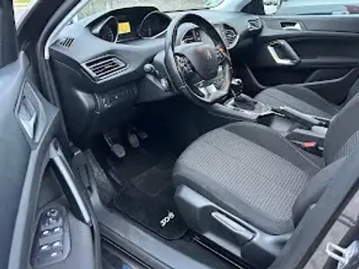 Peugeot 308 2020 - 15500 EUR, 73870 km - AUTO.MOTO.pt - 73870km - foto 5 de 17
