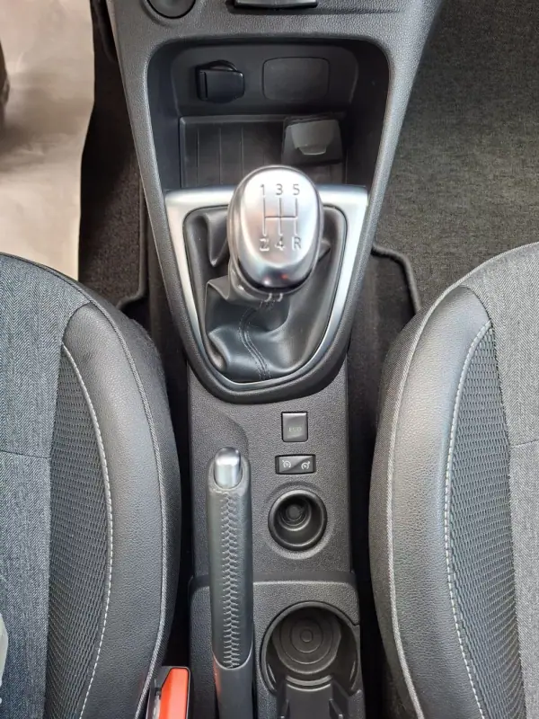 Renault Captur 2019 - 13350 EUR, 79800 km - AUTO.MOTO.pt - 79800km - foto 22 de 27