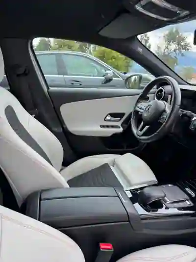 Mercedes-Benz A 180 Limousine 2020 — foto 4 de 12