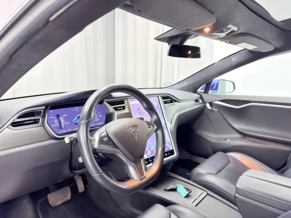 Tesla Model S 2018 - 19500 EUR, 260000 km - AUTO.MOTO.pt - 260000km - foto 21 de 23