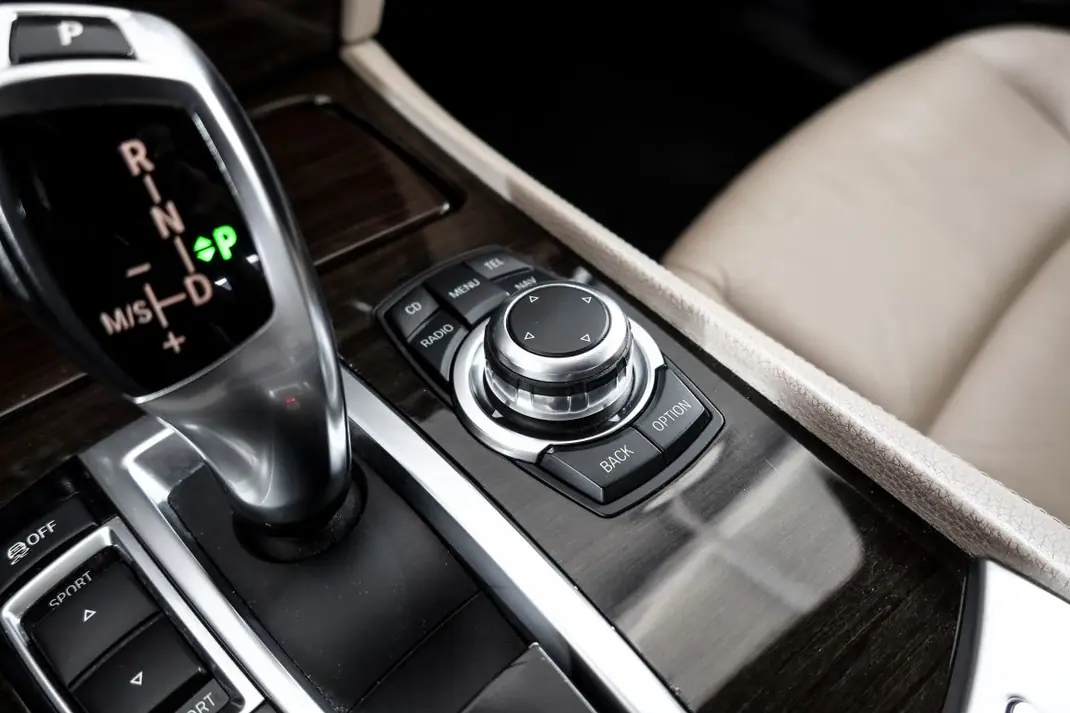 BMW 730 2011 - 25000 EUR, 172477 km - AUTO.MOTO.pt - 172477km - foto 14 de 26