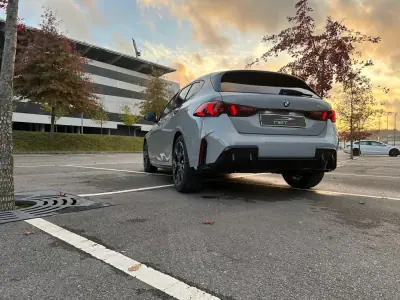 BMW 118 2025 - 34950 EUR, 9500 km - AUTO.MOTO.pt - 9500km - foto 4 de 6