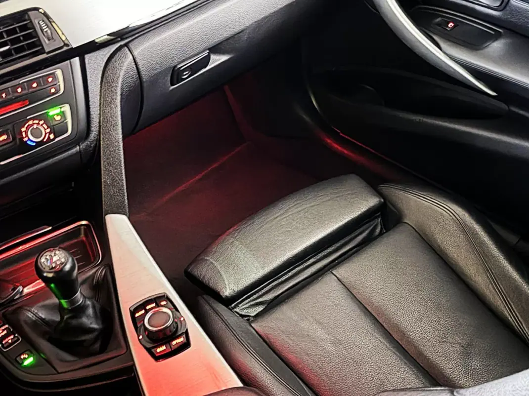 BMW 318 2013 - 16990 EUR, 249800 km - AUTO.MOTO.pt - 249800km - foto 32 de 38