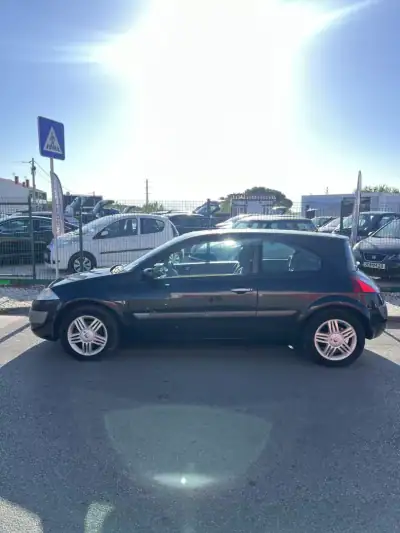 Renault Mégane 2003 - 2599 EUR, 243000 km - AUTO.MOTO.pt - 243000km - foto 2 de 6