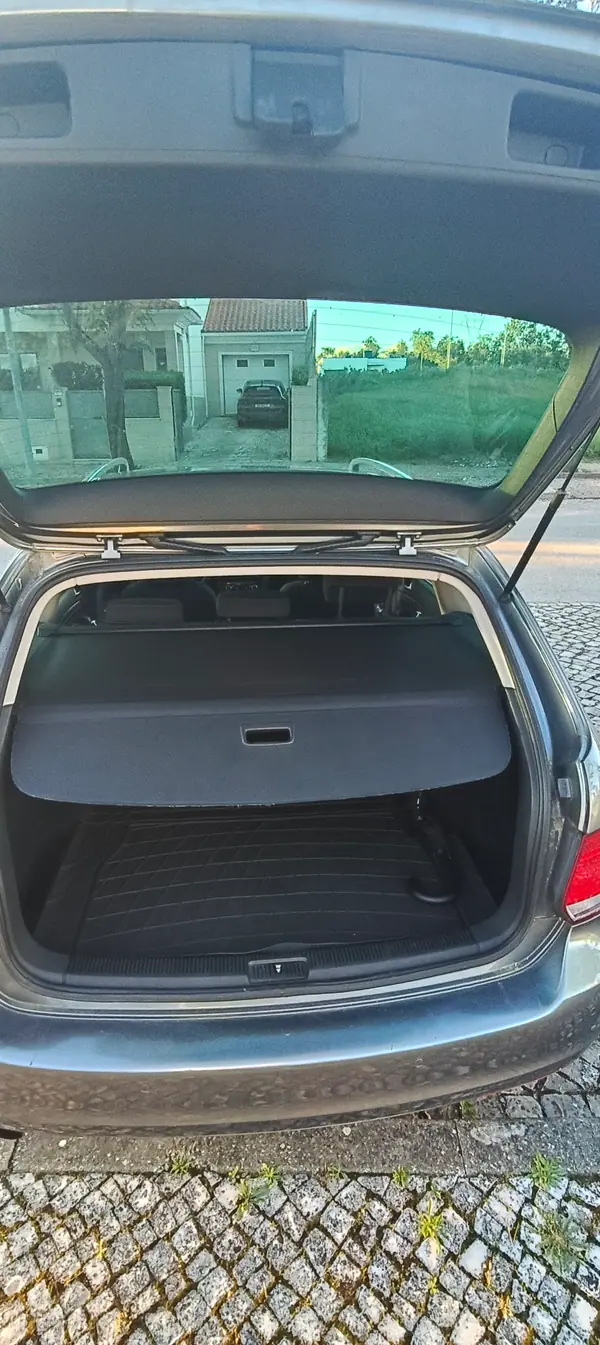 Volkswagen Golf Variant 2011 - 8000 EUR, 237000 km - AUTO.MOTO.pt - 237000km - foto 7 de 15