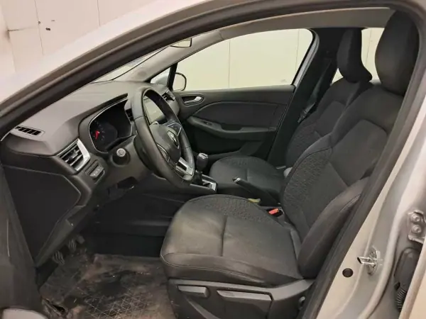 Renault Clio 2021 - 13750 EUR, 107669 km - AUTO.MOTO.pt - 107669km - foto 6 de 8