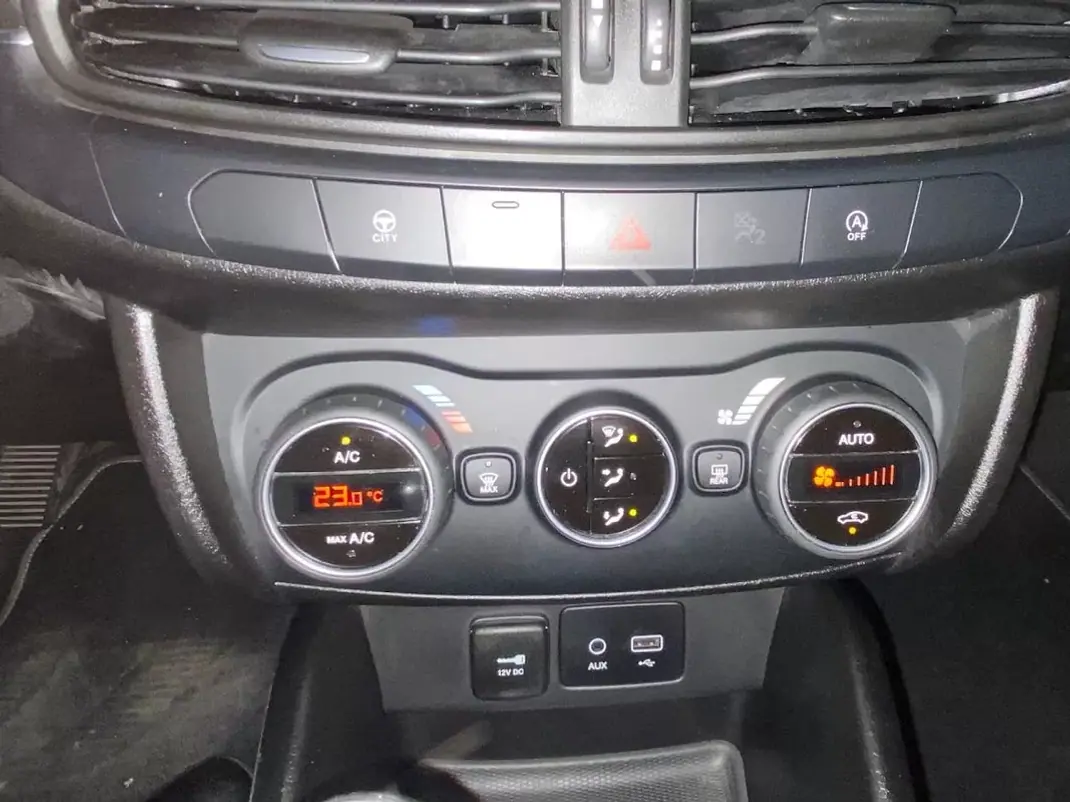 Fiat Tipo Station Wagon 2018 - 11900 EUR, 91800 km - 91800km - foto 12 de 16