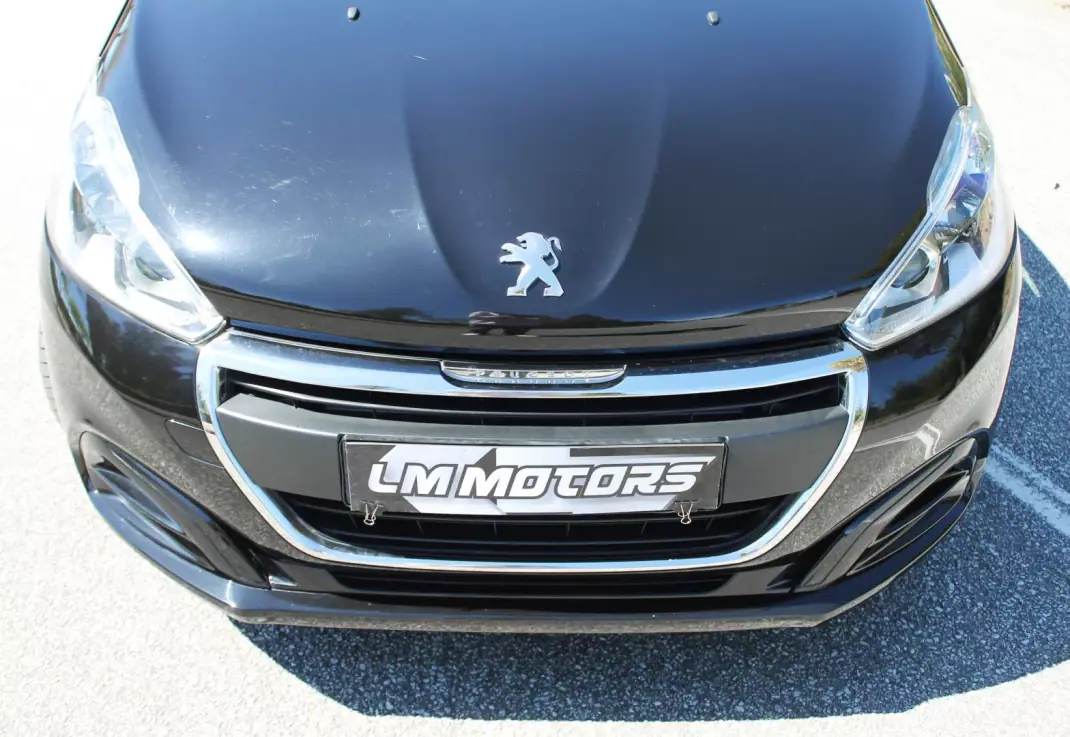 Peugeot 208 2018 - 9990 EUR, 109000 km - AUTO.MOTO.pt - 109000km - foto 12 de 27