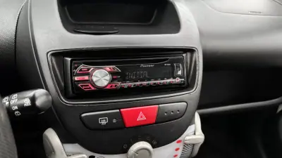 Citroën C1 2014 - 5750 EUR, 102021 km - AUTO.MOTO.pt - 102021km - foto 9 de 14