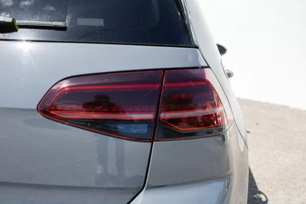Volkswagen Golf 2019 - 27999 EUR, 121000 km - AUTO.MOTO.pt - 121000km - foto 12 de 40