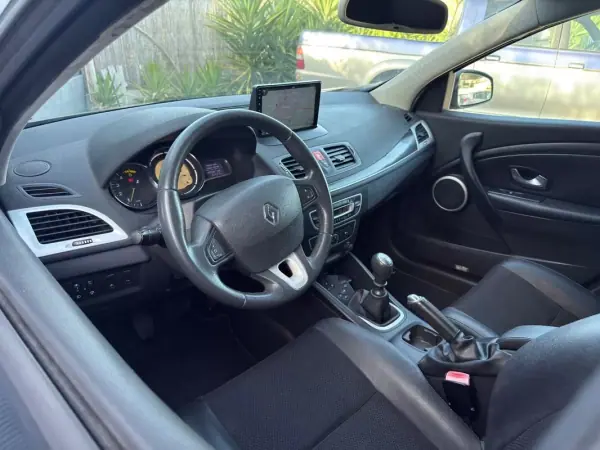 Renault Mégane Sport Tourer 2009 - 6750 EUR, 189900 km - AUTO.MOTO.pt - 189900km - foto 17 de 21