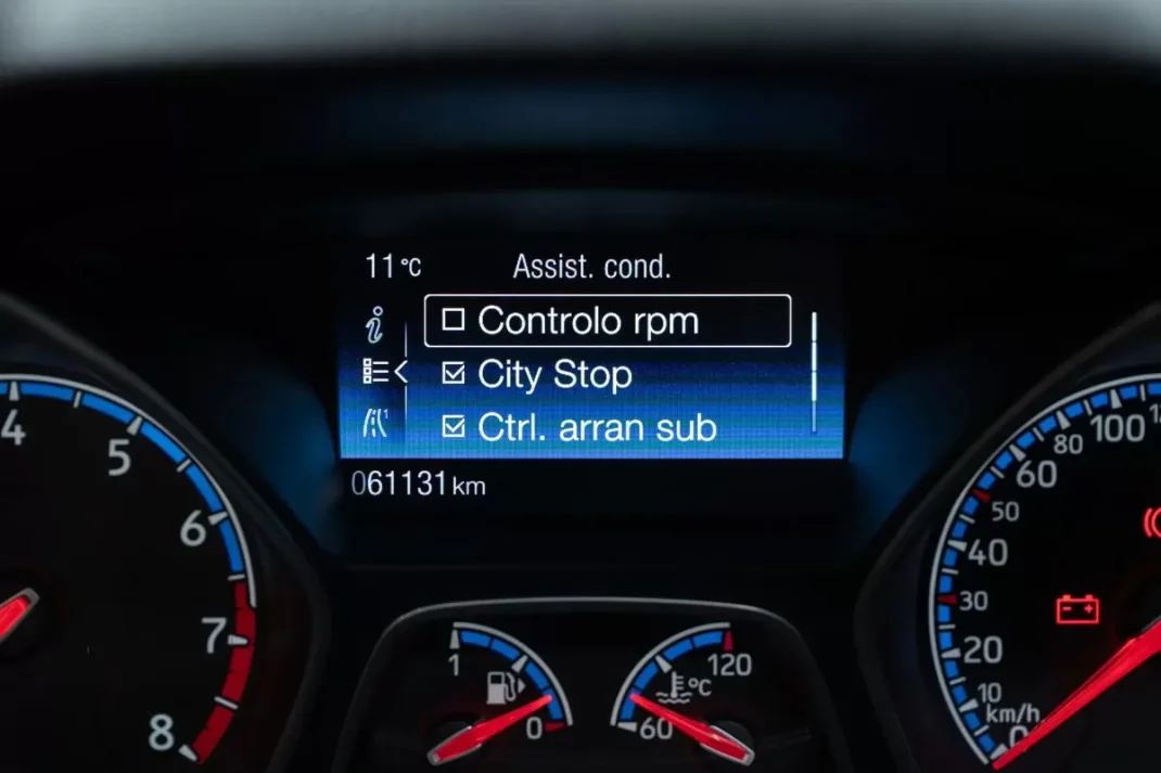 Ford Focus 2016 - 42950 EUR, 61000 km - AUTO.MOTO.pt - 61000km - foto 32 de 49