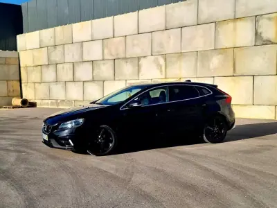 Volvo V40 2013 - 11900 EUR, 239500 km - AUTO.MOTO.pt - 239500km - foto 2 de 8
