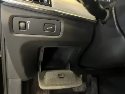 Volvo V90 2018 - 27490 EUR, 160000 km - AUTO.MOTO.pt - 160000km - foto 48 de 53