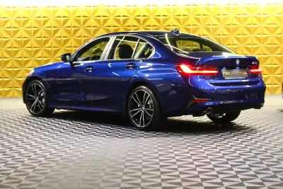 BMW 330e 2019 - 23900 EUR, 106000 km - AUTO.MOTO.pt - 106000km - foto 10 de 25