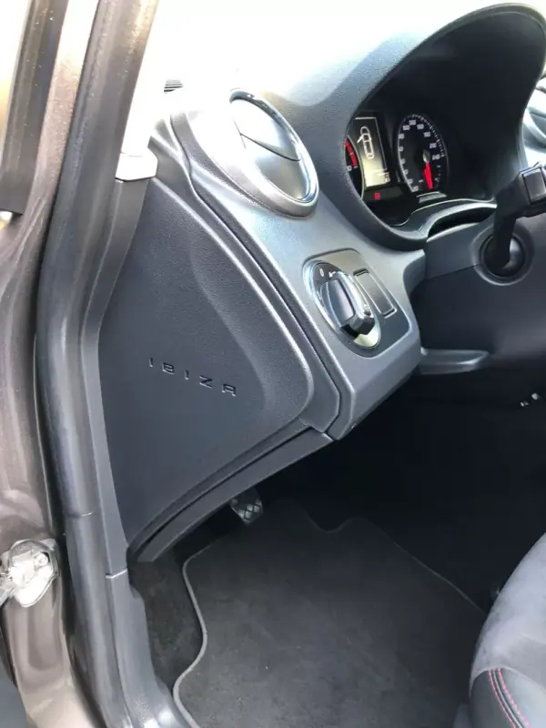 SEAT Ibiza 2016 - 10750 EUR, 142000 km - AUTO.MOTO.pt - 142000km - foto 11 de 33