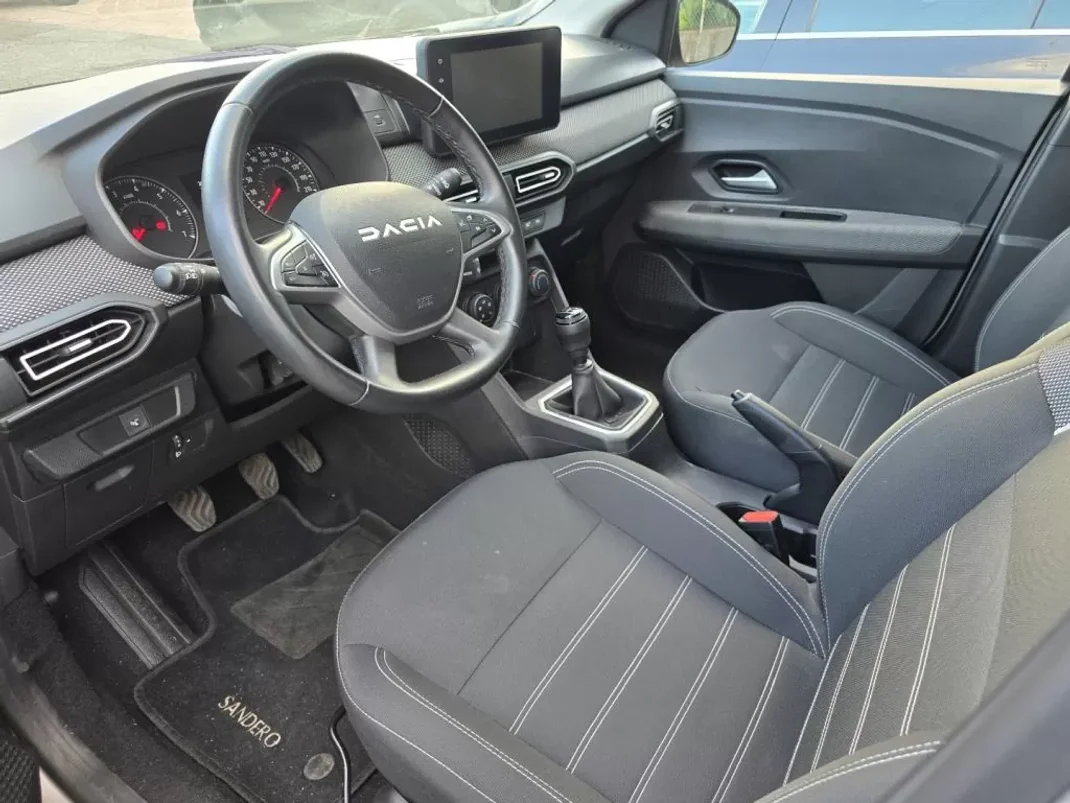 Dacia Sandero 2023 - 16450 EUR, 24000 km - AUTO.MOTO.pt - 24000km - foto 3 de 5