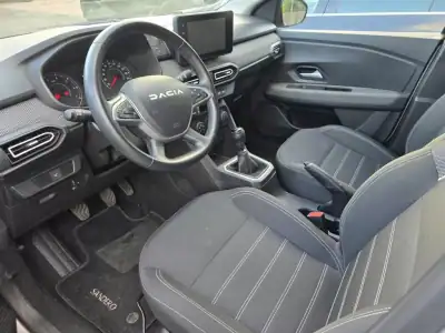 Dacia Sandero 2023 - 16450 EUR, 24000 km - AUTO.MOTO.pt - 24000km - foto 3 de 5