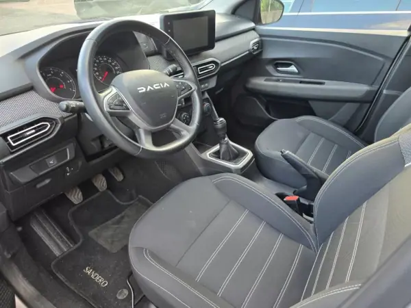 Dacia Sandero 2023 - 16450 EUR, 24000 km - AUTO.MOTO.pt - 24000km - foto 3 de 5
