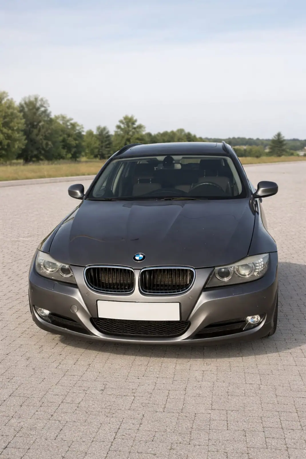 BMW 318 2010 - 7750 EUR, 350000 km - AUTO.MOTO.pt - 350000km - foto 1 de 11