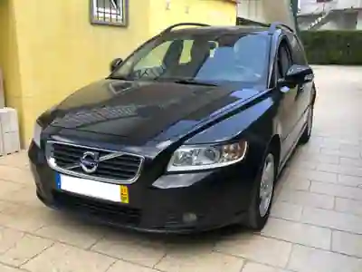 Volvo V50 2011 - 4750 EUR, 311000 km - AUTO.MOTO.pt - 311000km - foto 1 de 10