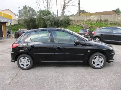 Peugeot 206 2004 - 3900 EUR, 168000 km - AUTO.MOTO.pt - 168000km - foto 5 de 10