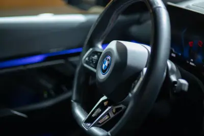 BMW i5 2023 - 79000 EUR, 35700 km - AUTO.MOTO.pt - 35700km - foto 7 de 20