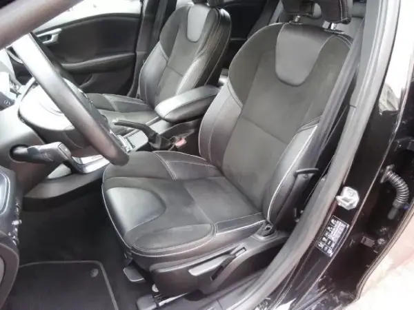 Volvo V40 2017 - 16800 EUR, 170641 km - AUTO.MOTO.pt - 170641km - foto 13 de 41