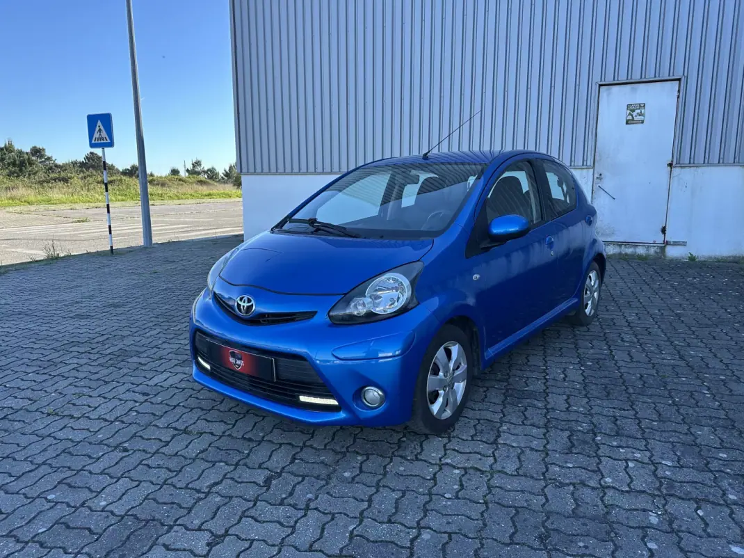 Toyota Aygo 2012 - 7490 EUR, 115000 km - AUTO.MOTO.pt - 115000km - foto 2 de 17